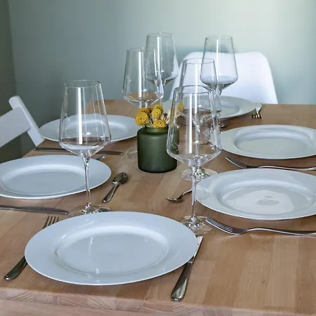 Direkt Im Zentrum Fuer Bis Zu 6 Personen Bahnhofsnah شقة