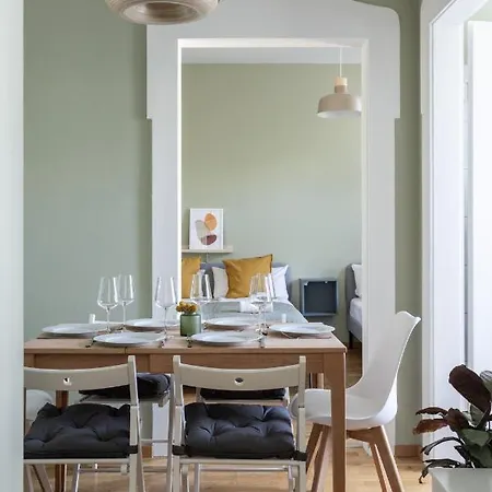 Direkt Im Zentrum Fuer Bis Zu 6 Personen Bahnhofsnah *